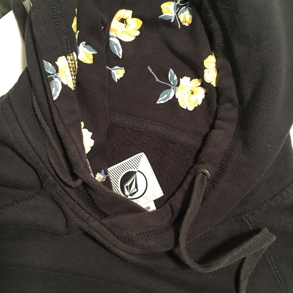 Black volcom hoodie